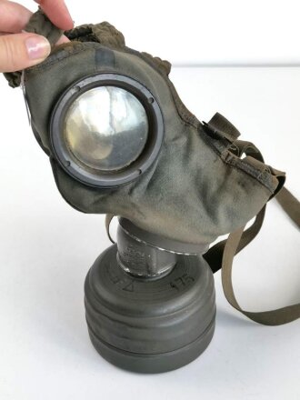 Gasmaske mit Filter Wehrmacht, guter Zustand