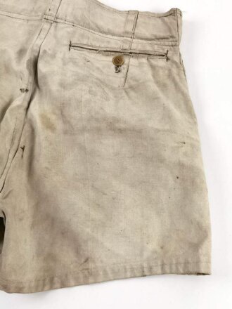 Afrikakorps, kurze Hose für Angehörige des Heeres. Stark getragen, ausgeblichen, die Gürtelschliesse defekt