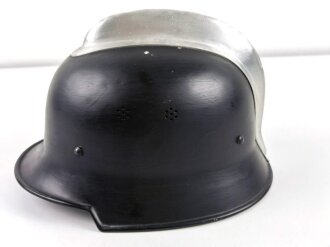 Feuerwehr III.Reich, Leichtmetall Helm Modell 1934. Überlackiertes Stück , Kinnriemen leicht defekt