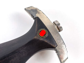 SS Dienstdolch M36, sogenannter "Kettendolch"  saubere Klinge ohne Hersteller, schwarzer Holzgriff , das Emblem aus Zink. Original lackierte Scheide, die Kette aus Eisen und magnetisch. Gut erhaltenes Stück