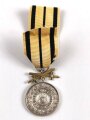 Fürstlicher Hausorden von Hohenzollern, silberne Verdienstmedaille mit Schwertern, am Band