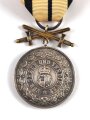 Fürstlicher Hausorden von Hohenzollern, silberne Verdienstmedaille mit Schwertern, am Band