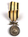 Fürstlicher Hausorden von Hohenzollern, silberne Verdienstmedaille mit Schwertern, am Band