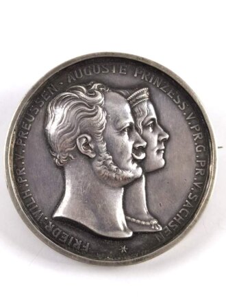 Preussen, silberne Medaille als Geschenk anlässlich der silbernen Hochzeit des Herrn Wolters 1848. Dekorativ als Brosche gefasst, Durchmesser 52mm