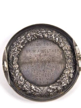 Preussen, silberne Medaille als Geschenk anlässlich der silbernen Hochzeit des Herrn Wolters 1848. Dekorativ als Brosche gefasst, Durchmesser 52mm