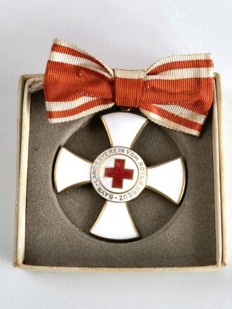 Bayern, Ehrenzeichen des Bayerischen Landesvereins vom Roten Kreuz 2. Klasse. An Damenschleife, in leicht defektem Etui