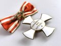 Bayern, Ehrenzeichen des Bayerischen Landesvereins vom Roten Kreuz 2. Klasse. An Damenschleife, in leicht defektem Etui