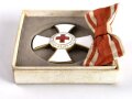 Bayern, Ehrenzeichen des Bayerischen Landesvereins vom Roten Kreuz 2. Klasse. An Damenschleife, in leicht defektem Etui