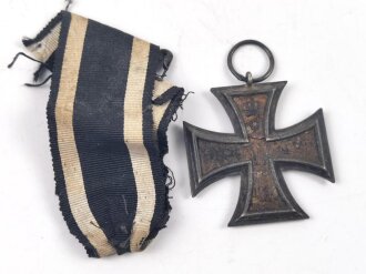 1. Weltkrieg, Eisernes Kreuz 2.Klasse 1914, Kern  verrostet und gebrochen. mit Bandabschnitt dieser auch sehr stark abgenutzt