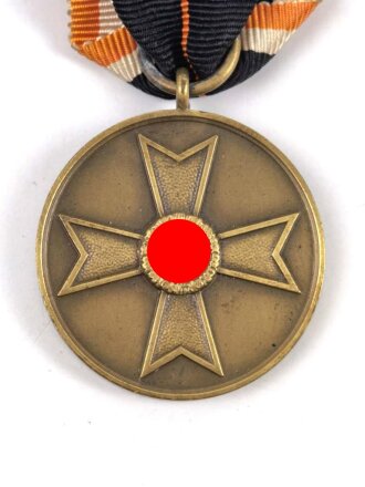 Kriegsverdienstmedaille 1939 am seltenen Orangen Band und dieses in voller Länge