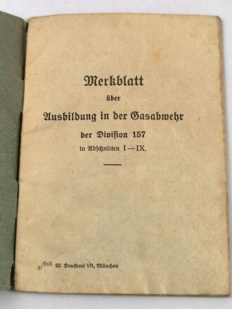 "Merkblatt über Ausbildung in der Gasabwehr der Division 157", DIN A6, 39 Seiten