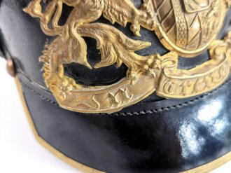 Bayern, Pickelhaube für einen Offizier der Infanterie. Ungereinigtes Stück, so direkt aus Privathaushalt stammend