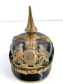 Bayern, Pickelhaube für einen Offizier der Infanterie. Ungereinigtes Stück, so direkt aus Privathaushalt stammend