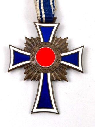 Ehrenkreuz der Deutschen Mutter ( Mutterkreuz ) in Bronze mit langem Band, sehr guter Zustand