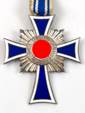 Ehrenkreuz der Deutschen Mutter ( Mutterkreuz ) in Silber mit langem Band, guter Zustand