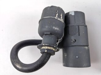 Frequenzprüfgerät b für Sender und Empfänger der Typen 10W.S.a,b,c/ 20W.S.b,c,d & Ukw.E.b1,c1,d1. Sehr guter Zustand, lediglich ein Deckel fehlt. Transportkasten in gutem Zustand, Originallack