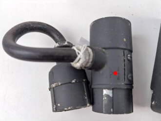 Frequenzprüfgerät b für Sender und Empfänger der Typen 10W.S.a,b,c/ 20W.S.b,c,d & Ukw.E.b1,c1,d1. Sehr guter Zustand, lediglich ein Deckel fehlt. Transportkasten in gutem Zustand, Originallack