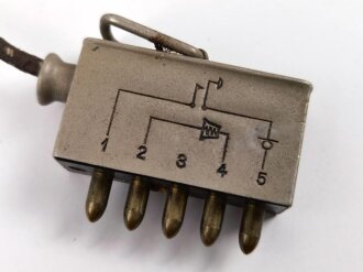 Anschlusskabel zum Brustmikrofon 33 der Wehrmacht. Datiert 1943, Funktion nicht geprüft, ungereinigt