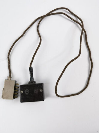 Anschlusskabel zum Brustmikrofon 33 der Wehrmacht. Datiert 1943, Funktion nicht geprüft