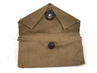 U.S. WWII Bandage pouch. Khaki, dated 1942 by Cadillac...