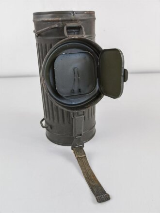 Gasmaske Wehrmacht mit Filter in Dose Modell 1938.