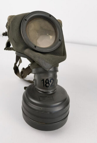 Gasmaske Wehrmacht mit Filter in Dose Modell 1938....