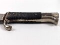 Fahrtenmesser für Angehörige der Hitlerjugend. Hersteller RZM M7/13 Schüttelhöfer Solingen. Emblem wackelt, Scheide Originallack. getragenes, ungereinigtes Stück
