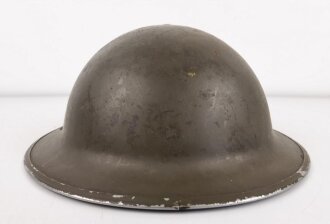 Großbritannien Stahlhelm 2.Weltkrieg. Die Glocke datiert 1942, Innenfutter undeutlich lesbar gestempelt. Originallack