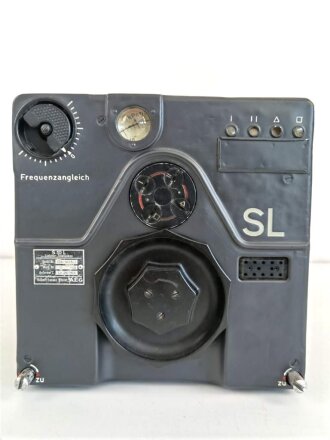 Luftwaffe Funk-Sender S10L ( Langwelle ) , Ln 26964 zur Fu G10 Funk-Anlage . Überlackiertes Stück, Funktion nicht geprüft