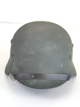 Stahlhelm Wehrmacht Modell 1940 , Kopfgrösse 56/57. Recht einfache REPRODUKTION. Einzelstück aus Sammlungsauflösung