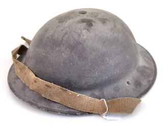 Großbritannien Stahlhelm , das Innenfutter datiert 1949. Eingestaubtes Stück