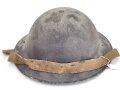 Großbritannien Stahlhelm , das Innenfutter datiert 1949. Eingestaubtes Stück