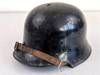 Feuerwehr III.Reich, Stahlhelm stark gebraucht, nach dem...