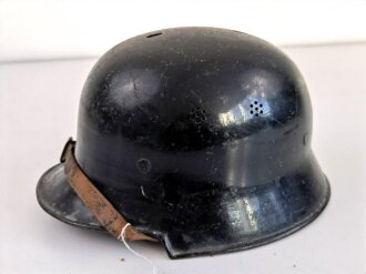 Feuerwehr III.Reich, Stahlhelm stark gebraucht, nach dem...