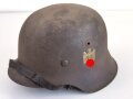 Heer, Stahlhelm Modell 1942. In allen Teilen Originales, zusammengehöriges Stück. Das Hakenkreuz des Adlers zu 85% erhalten