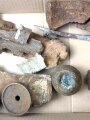 Konvolut Granatsplitter und abgeschossene Zünder 1.Weltkrieg, ungereinigt, aus alter Sammlung