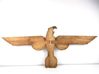 Saalschmuck aus Holz. Flügelspannweite 143cm. Dreiteilig, am Kopf leicht beschädigt