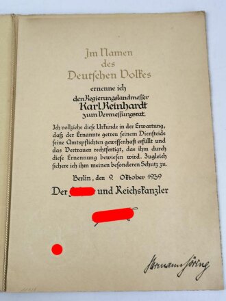 Hermann Göring, eigenhändige Unterschrift auf großformatiger Ernennungsurkunde zum Vermessungsrat, datiert 1939. Guter Zustand, in der eierschalfarbenen Mappe