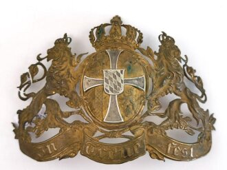 Bayern, Emblem für eine Pickelhaube für einen Reserveoffizier. Wuchtiges Stück, Abstand der Gewindestangen 74mm