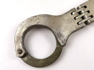 Deutsche Polizei, Paar Handschellen , Schlüssel fehlt