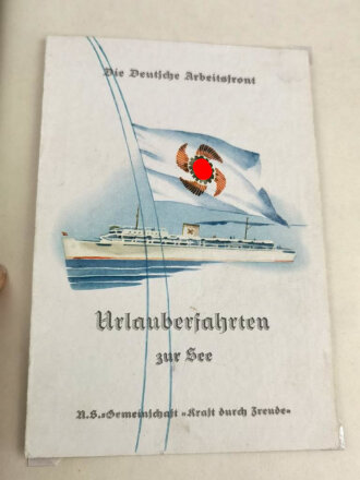 KDF Schiff " Wilhelm Gustloff" Album anlässlich der Fahrt nach Norwegen 1938. Album neuzeitlich bestückt mit Schiffs Fahrkarte, 5 Tagesprogramme, diverse Postkarten sowie Feldpost eines Matrosen an Bord