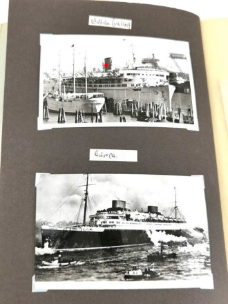 KDF Schiff " Wilhelm Gustloff" Album anlässlich der Fahrt nach Norwegen 1938. Album neuzeitlich bestückt mit Schiffs Fahrkarte, 5 Tagesprogramme, diverse Postkarten sowie Feldpost eines Matrosen an Bord