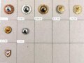 Deutschland nach 1945, Sammlung 18 Stück Abzeichen zum Thema "Geflügel" jeweils komplett mit Nadel bzw. Nadelsystem