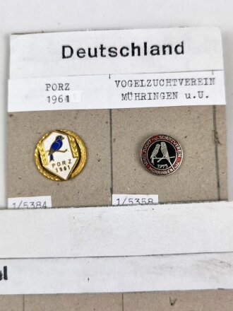 Deutschland nach 1945, Sammlung 26 Stück Abzeichen zum Thema "Vögel" jeweils komplett mit Nadel bzw. Nadelsystem