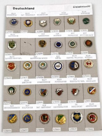 Deutschland nach 1945, Sammlung 29 Stück Abzeichen zum Thema "Kleintierzucht" jeweils komplett mit Nadel bzw. Nadelsystem