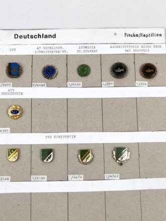 Deutschland nach 1945, Sammlung 10 Stück Abzeichen zum Thema "Fische / Reptilien" jeweils komplett mit Nadel bzw. Nadelsystem