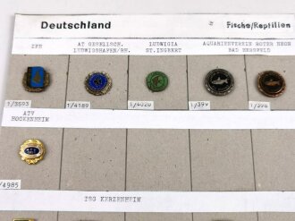 Deutschland nach 1945, Sammlung 10 Stück Abzeichen zum Thema "Fische / Reptilien" jeweils komplett mit Nadel bzw. Nadelsystem