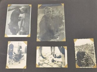 Fotoalbum Deutsches Jungvolk/ Hitlerjugend mit 43 Fotos zum Thema, dazu kommen diverse Zivile und 33 weitere mit militärischem Bezug