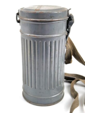 Gasmaskendose Modell 1930 datiert 1936. Alt graublau lackiert