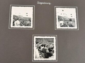 Olympische Spiele 1936 Berlin. Fotoalbum mit insgesamt 63 Fotos und Ansichtskarten, davon einige Kauffotos.